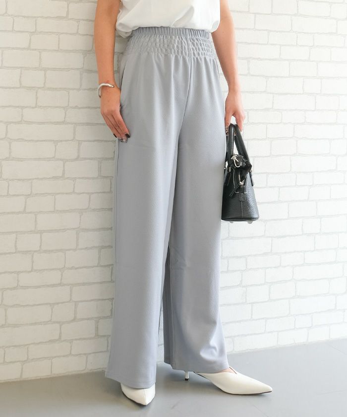 エンボス加工リラックスパンツ レディース｜春夏に嬉しい軽やか美脚