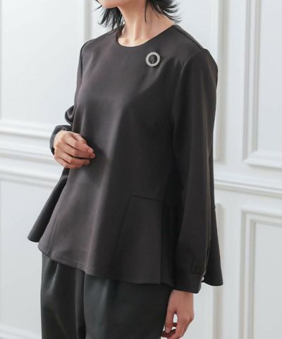 袖パール付きペプラムトップス