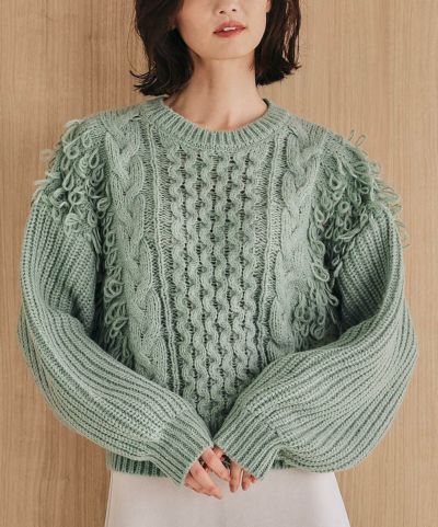 ループフリンジケーブル編みニットトップス