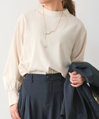 バンドカラーAラインブラウス